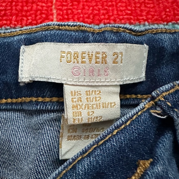 ๐ฆ 3/ $10 ๐ฆ Girls denim jeans ๐ - Picture 5 of 5